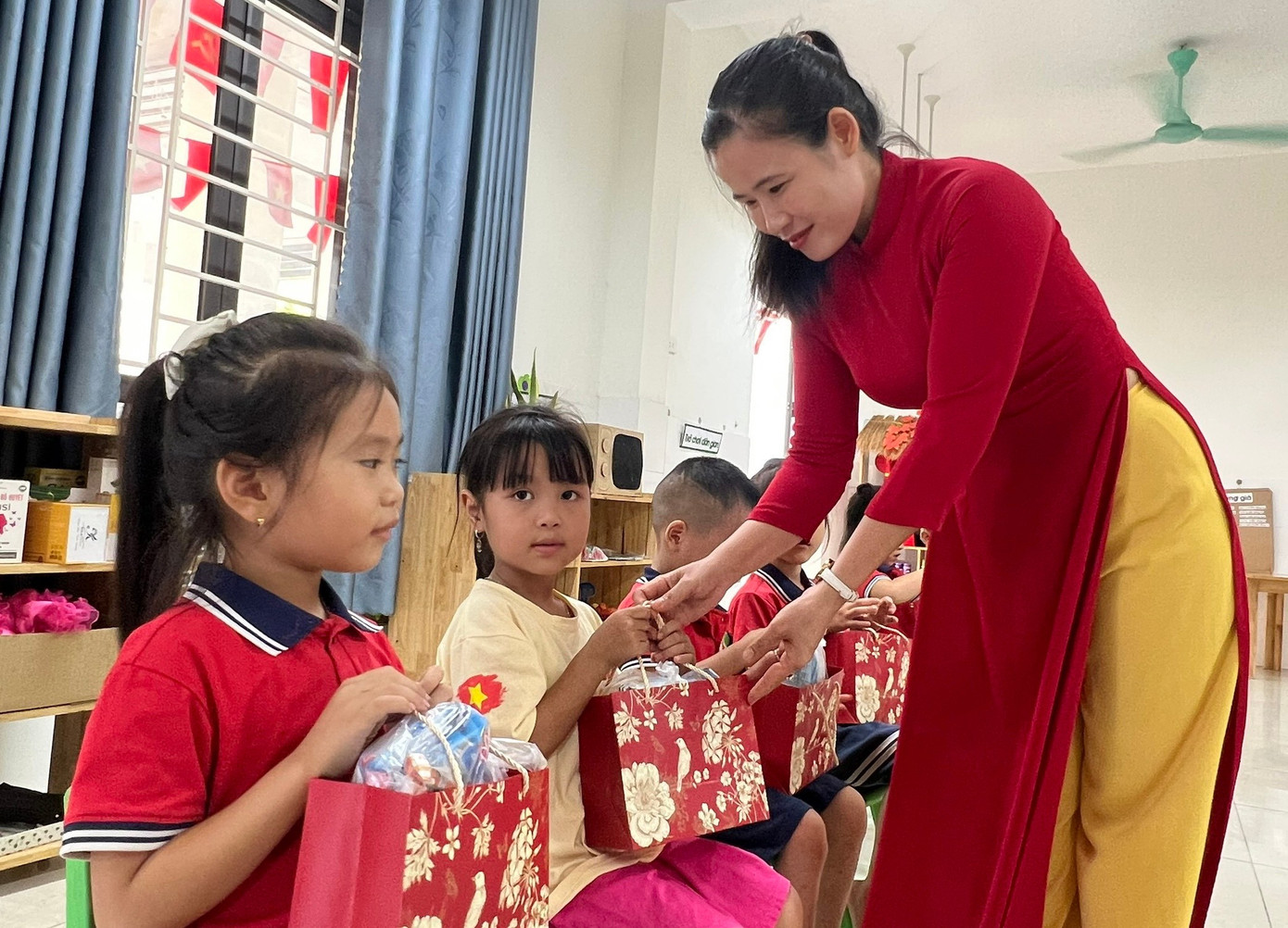 Dự kiến hiệu trưởng trường mầm non phải đứng lớp, giảm giờ dạy gi&aacute;o vi&ecirc;n- Ảnh 1.