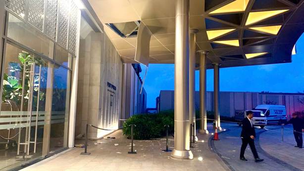 Người nước ngo&agrave;i nghi rơi lầu ở New World Hoiana, camera ghi cảnh 2 người vội v&atilde; rời đi- Ảnh 1.