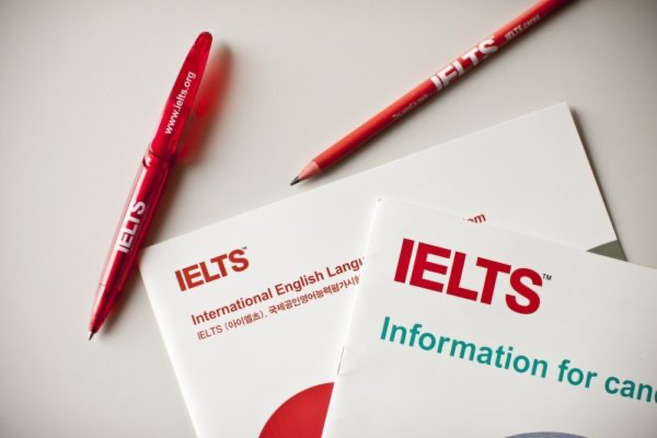 Hơn 63.000 b&agrave;i thi IELTS bị điều chỉnh điểm v&igrave; sự cố kỹ thuật- Ảnh 1.