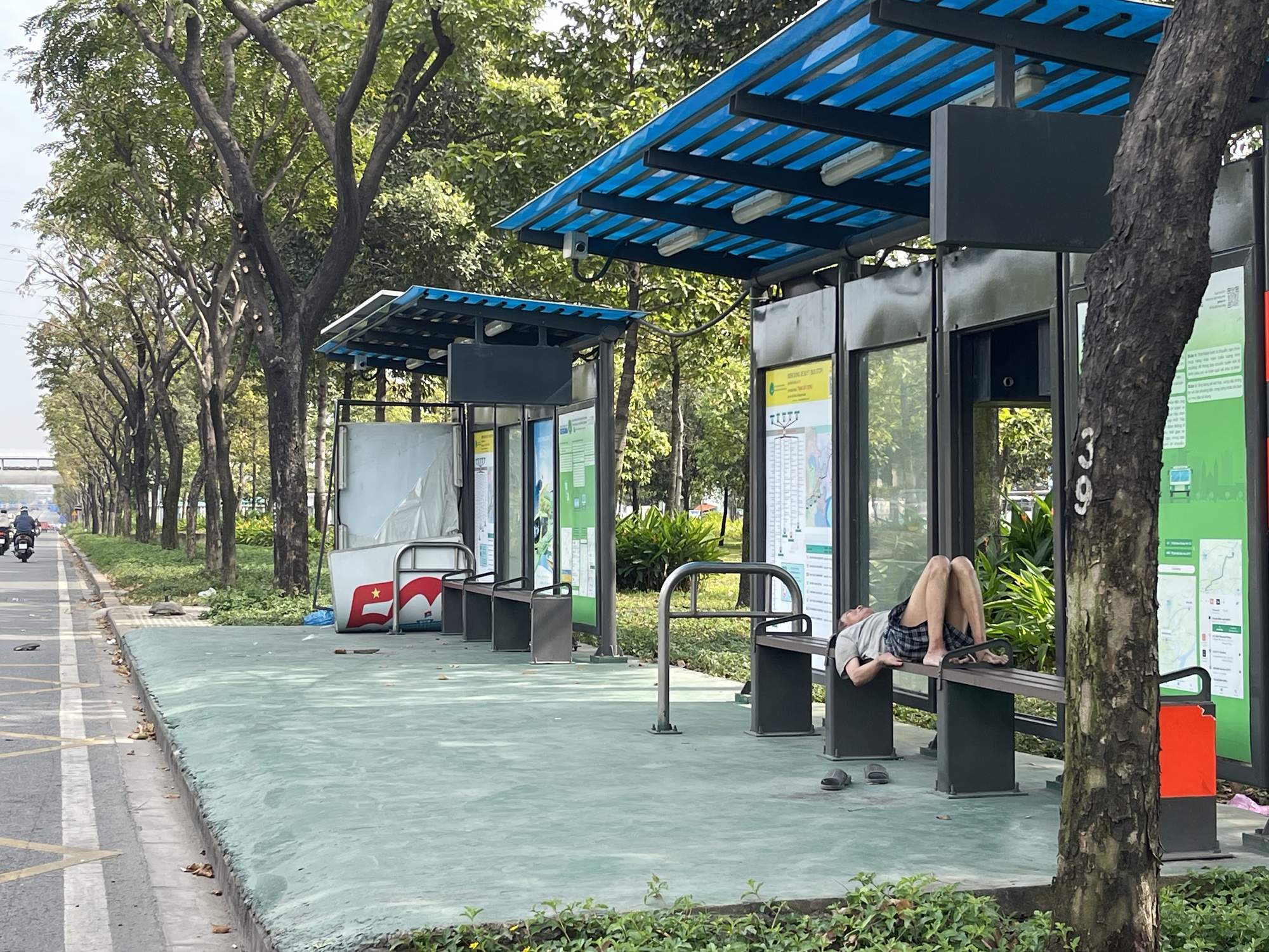 TPHCM: Ph&aacute;t hiện 1 thanh ni&ecirc;n tử vong ở trạm xe bu&yacute;t- Ảnh 1.