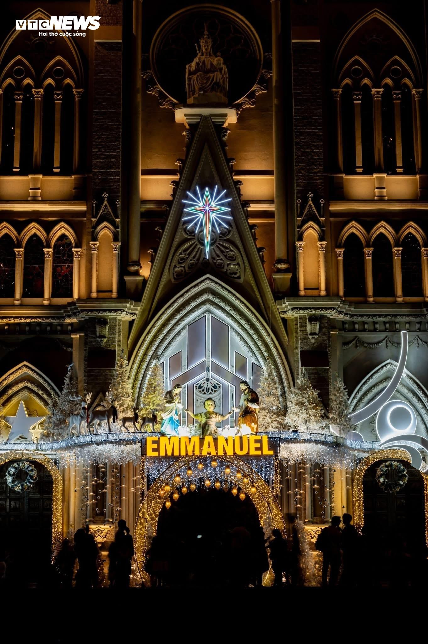 Nh&agrave; thờ ở TP.HCM như cung điện ch&acirc;u &Acirc;u rực rỡ trong đ&ecirc;m Gi&aacute;ng sinh- Ảnh 5.
