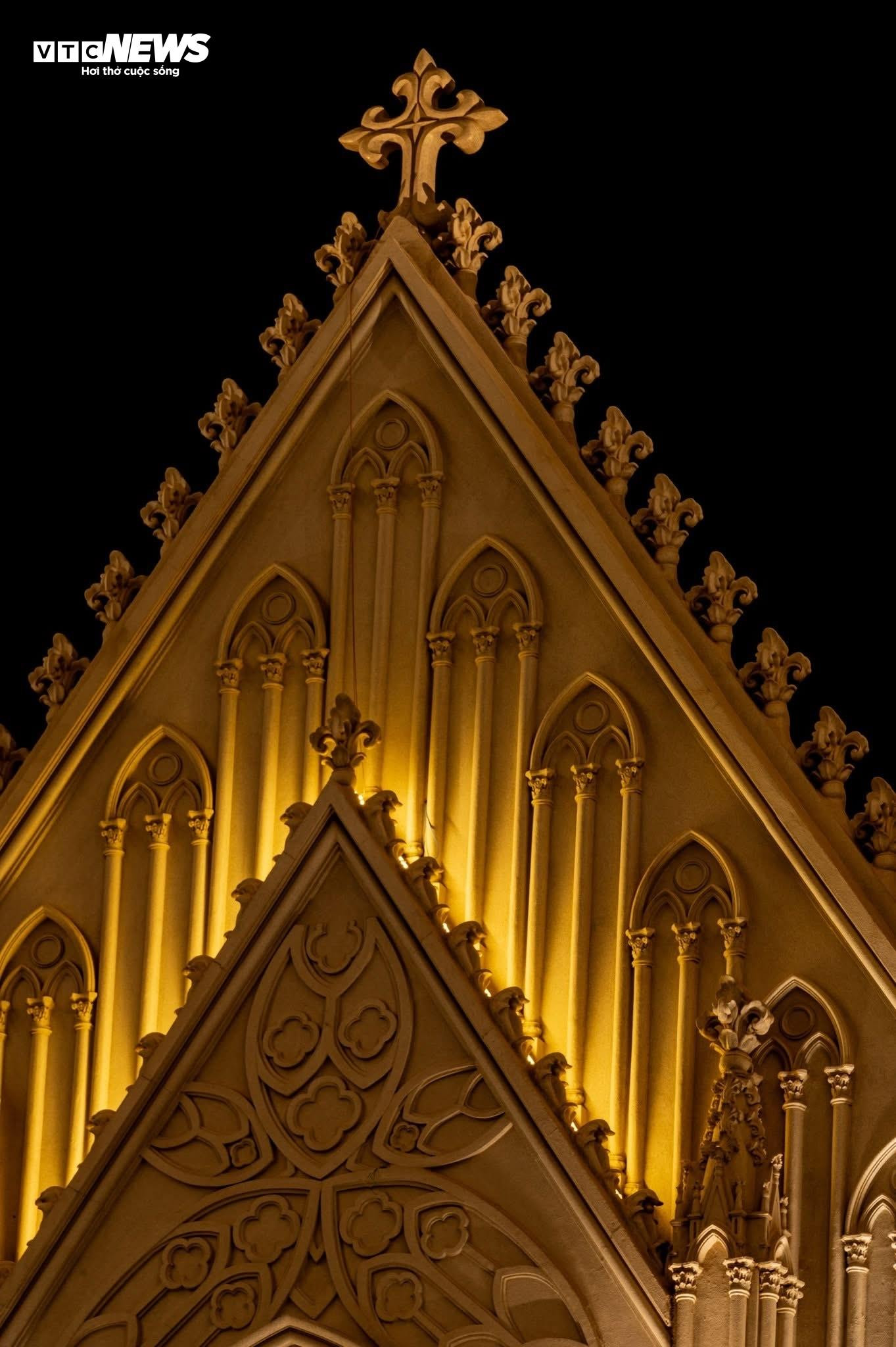 Nh&agrave; thờ ở TP.HCM như cung điện ch&acirc;u &Acirc;u rực rỡ trong đ&ecirc;m Gi&aacute;ng sinh- Ảnh 7.