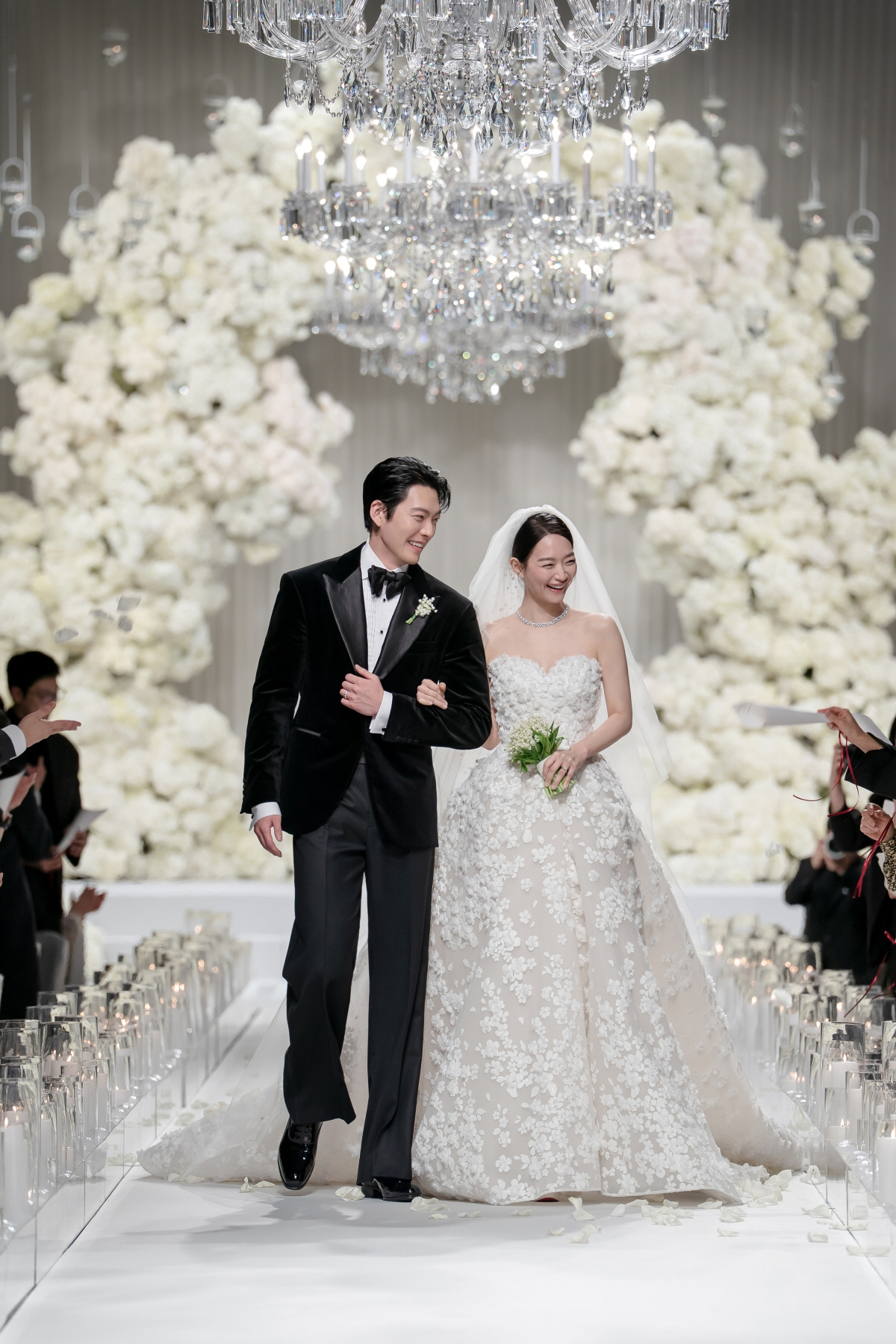 "T&igrave;nh cũ Jisoo" c&oacute; h&agrave;nh động bất ngờ trong đ&aacute;m cưới Kim Woo Bin - Shin Min Ah- Ảnh 1.