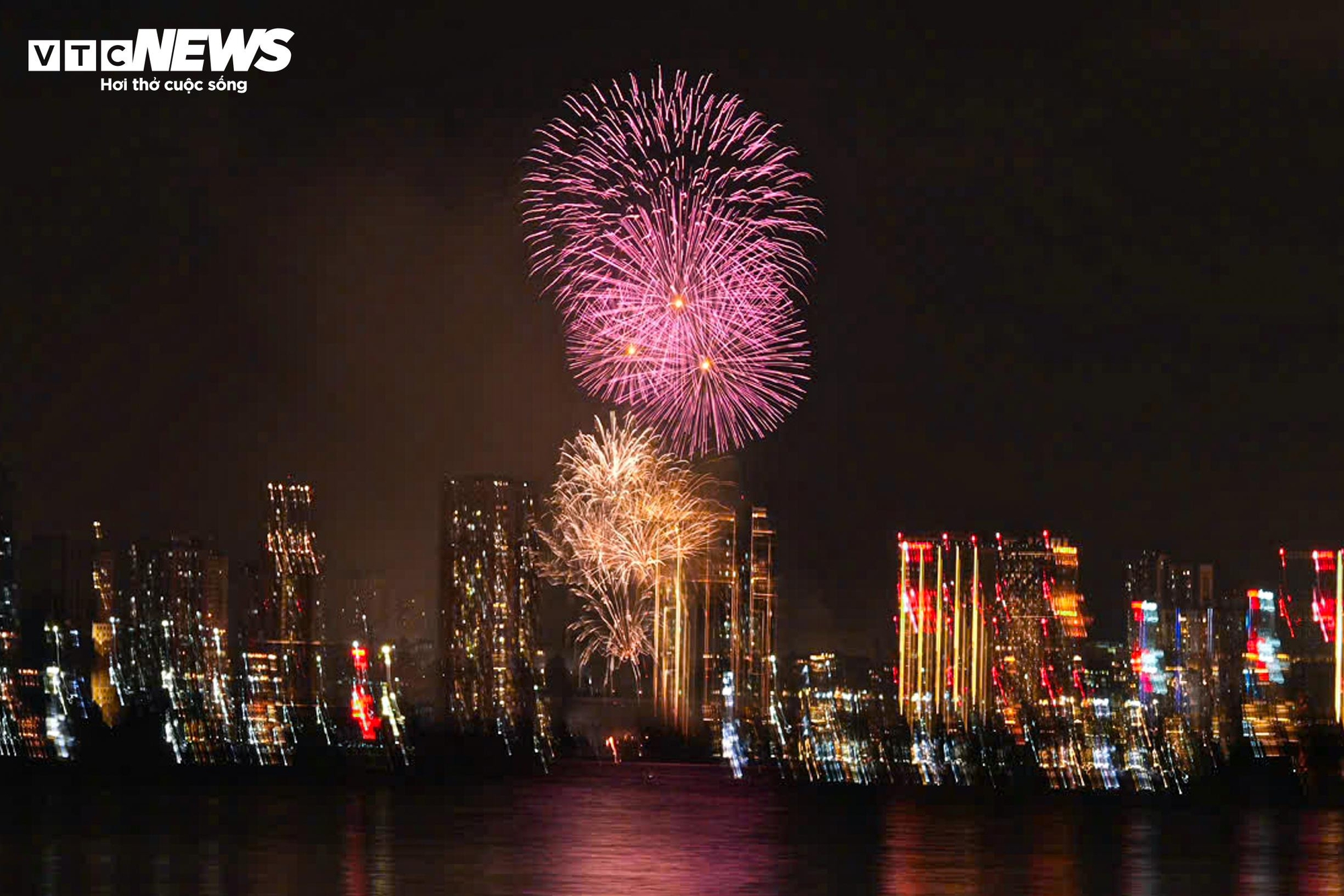 Đề xuất ho&aacute;n đổi ng&agrave;y l&agrave;m việc để Tết Dương lịch 2026 được nghỉ 4 ng&agrave;y- Ảnh 1.