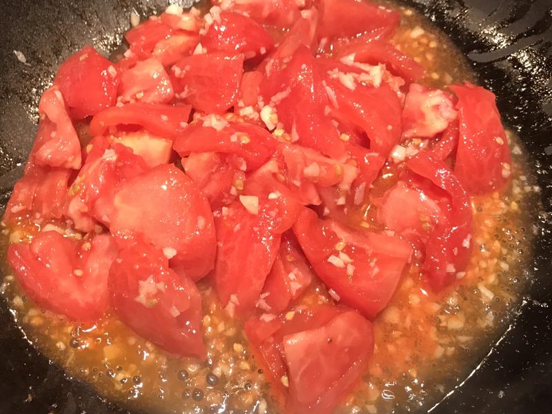 Bữa cơm m&ugrave;a đ&ocirc;ng, khuy&ecirc;n bạn n&ecirc;n ăn 4 m&oacute;n 