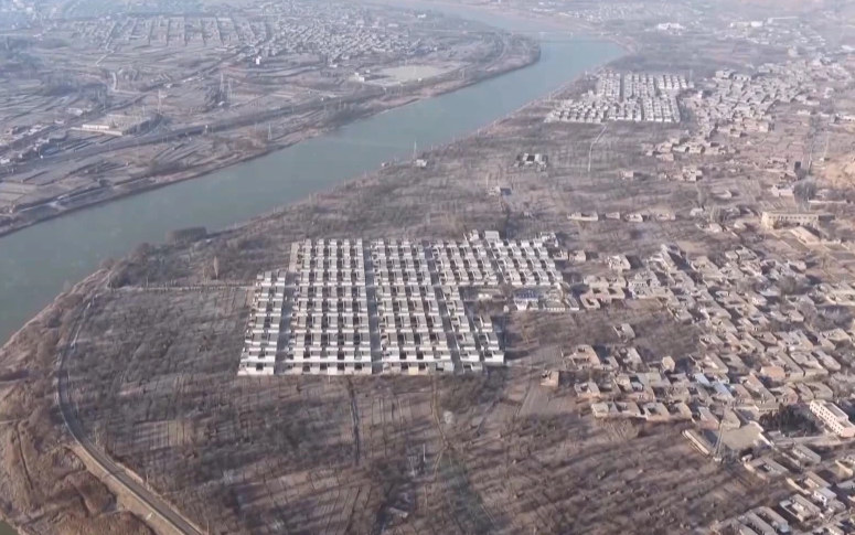 Đ&uacute;ng 11h20p trưa, người đ&agrave;n &ocirc;ng thực hiện 1 cuộc gọi định mệnh khiến nửa tiếng sau, cả l&agrave;ng vừa kh&oacute;c vừa cảm ơn rối r&iacute;t- Ảnh 2.