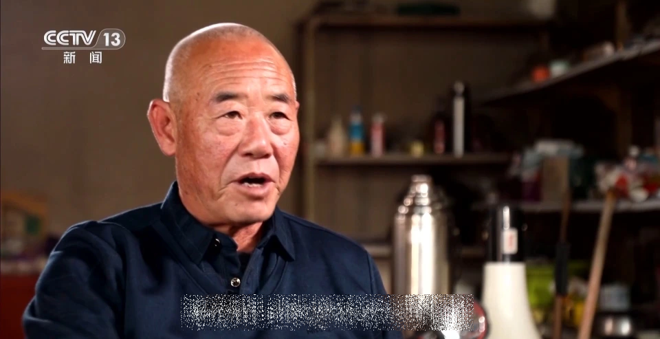 Đ&uacute;ng 11h20p trưa, người đ&agrave;n &ocirc;ng thực hiện 1 cuộc gọi định mệnh khiến nửa tiếng sau, cả l&agrave;ng vừa kh&oacute;c vừa cảm ơn rối r&iacute;t- Ảnh 1.