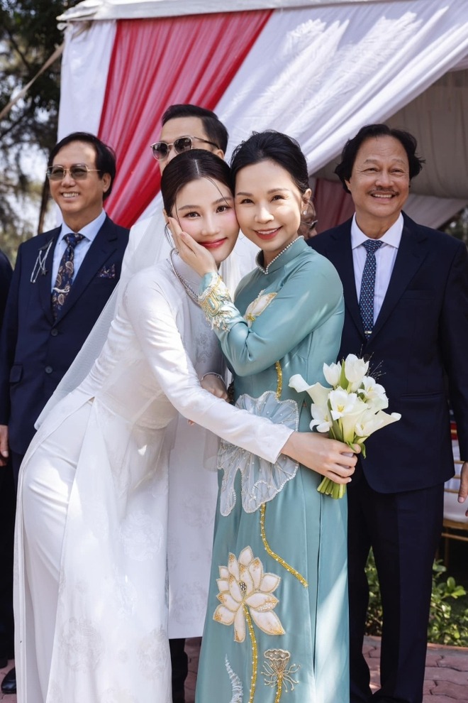 Mỹ nh&acirc;n 33 tuổi l&agrave;m d&acirc;u h&agrave;o m&ocirc;n gia tộc k&iacute;n tiếng, bố mẹ chồng cưng như con g&aacute;i ruột, tặng qu&agrave; cưới g&acirc;y sốc- Ảnh 2.