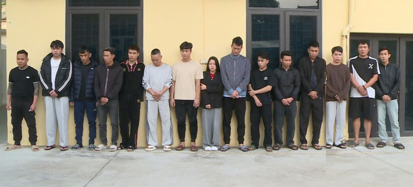 H&agrave;ng trăm cảnh s&aacute;t đồng loạt kh&aacute;m x&eacute;t, bắt giữ v&agrave; vạch trần sự thật về &ocirc;ng chủ 2 cửa h&agrave;ng quần &aacute;o- Ảnh 4.