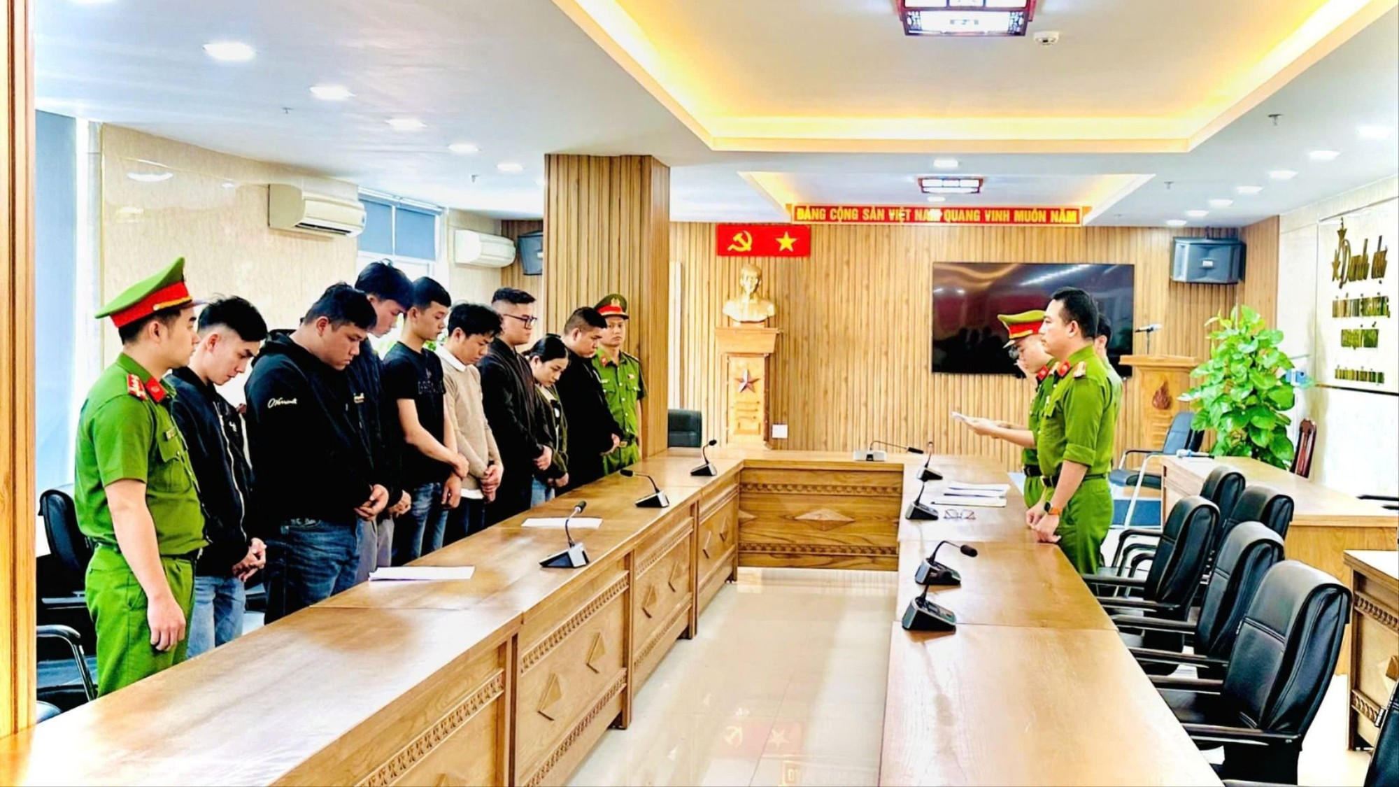 N&oacute;ng: Bắt Trần Thế Anh - kẻ nhận 1 tỷ đồng để chạy &aacute;n vụ rửa tiền 67.000 tỷ đồng- Ảnh 2.