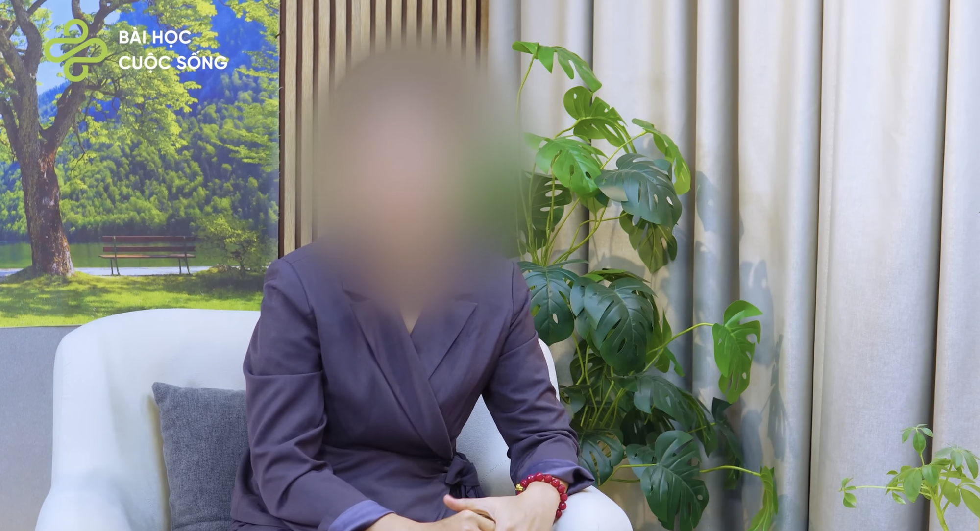 4 người lạ đến viếng đ&aacute;m tang bố chồng rồi bỗng 