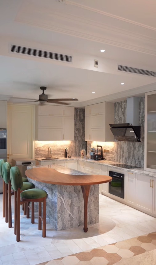 Mỹ nh&acirc;n 33 tuổi l&agrave;m d&acirc;u h&agrave;o m&ocirc;n gia tộc k&iacute;n tiếng, bố mẹ chồng cưng như con g&aacute;i ruột, tặng qu&agrave; cưới g&acirc;y sốc- Ảnh 8.