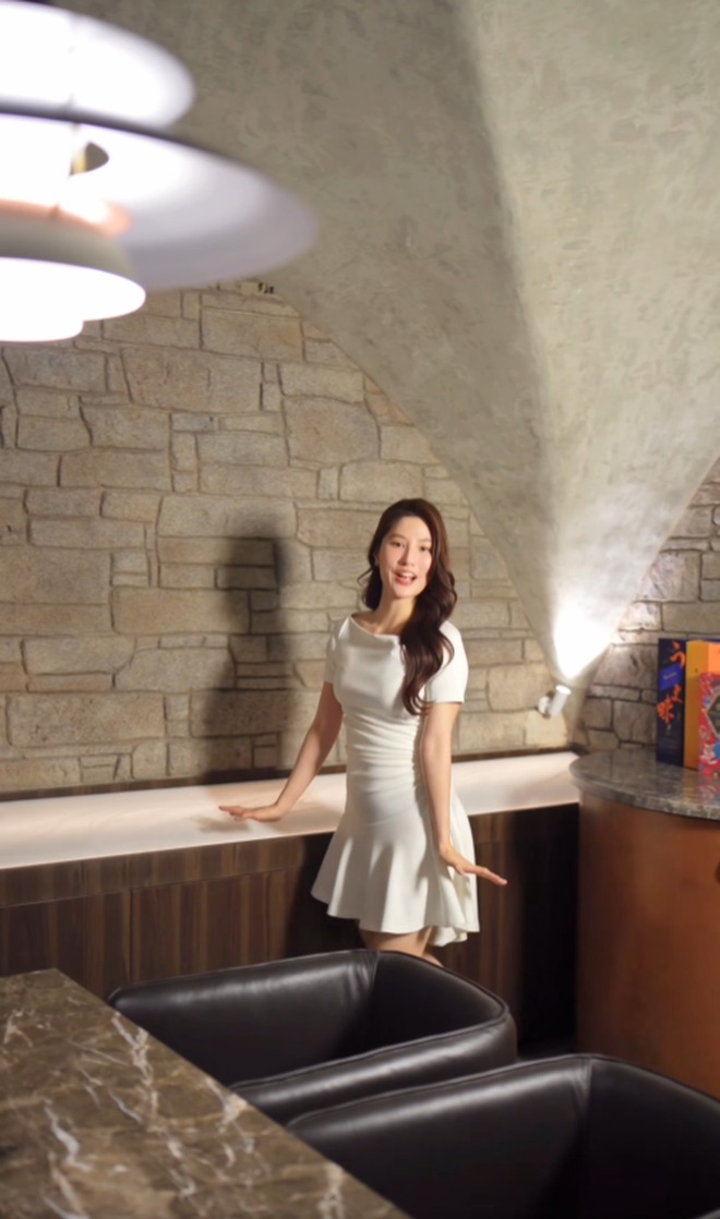 Mỹ nh&acirc;n 33 tuổi l&agrave;m d&acirc;u h&agrave;o m&ocirc;n gia tộc k&iacute;n tiếng, bố mẹ chồng cưng như con g&aacute;i ruột, tặng qu&agrave; cưới g&acirc;y sốc- Ảnh 11.