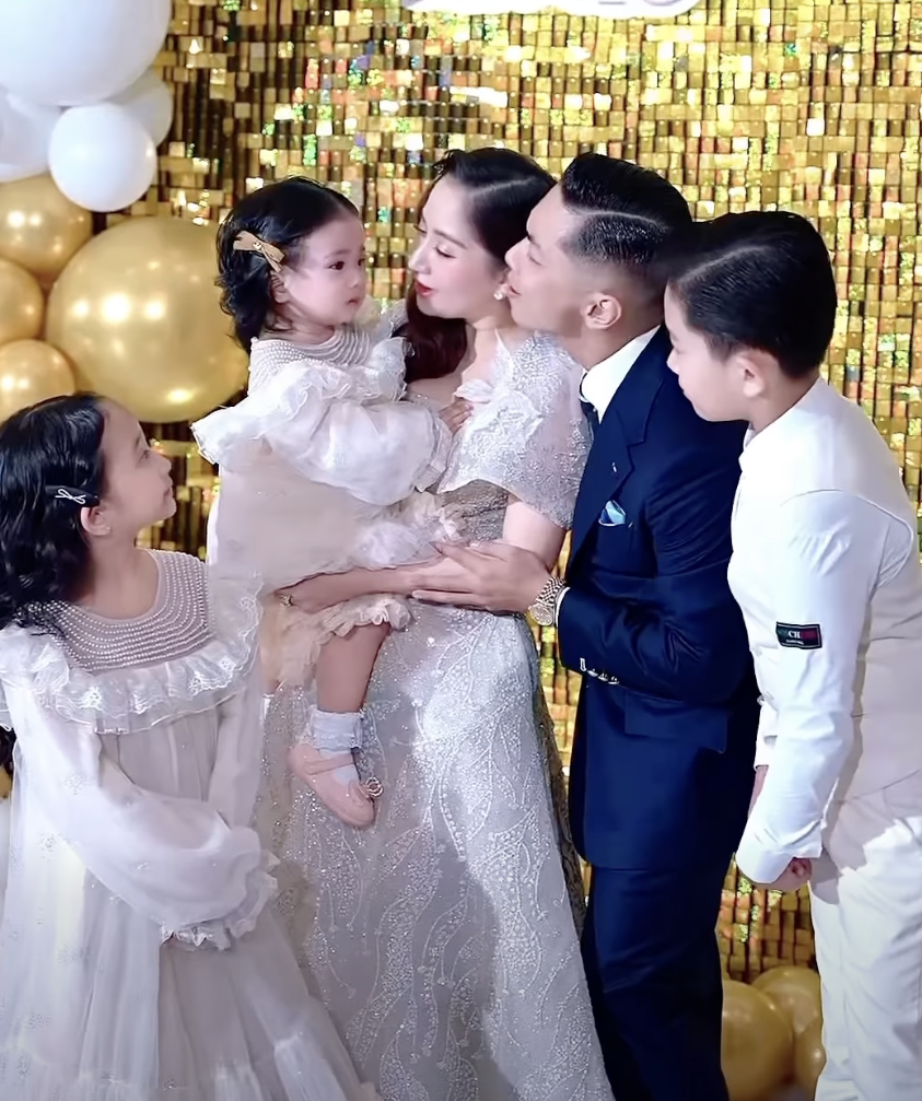 Kh&aacute;nh Thi thay đổi ra sao sau 17 năm quen Phan Hiển?- Ảnh 3.