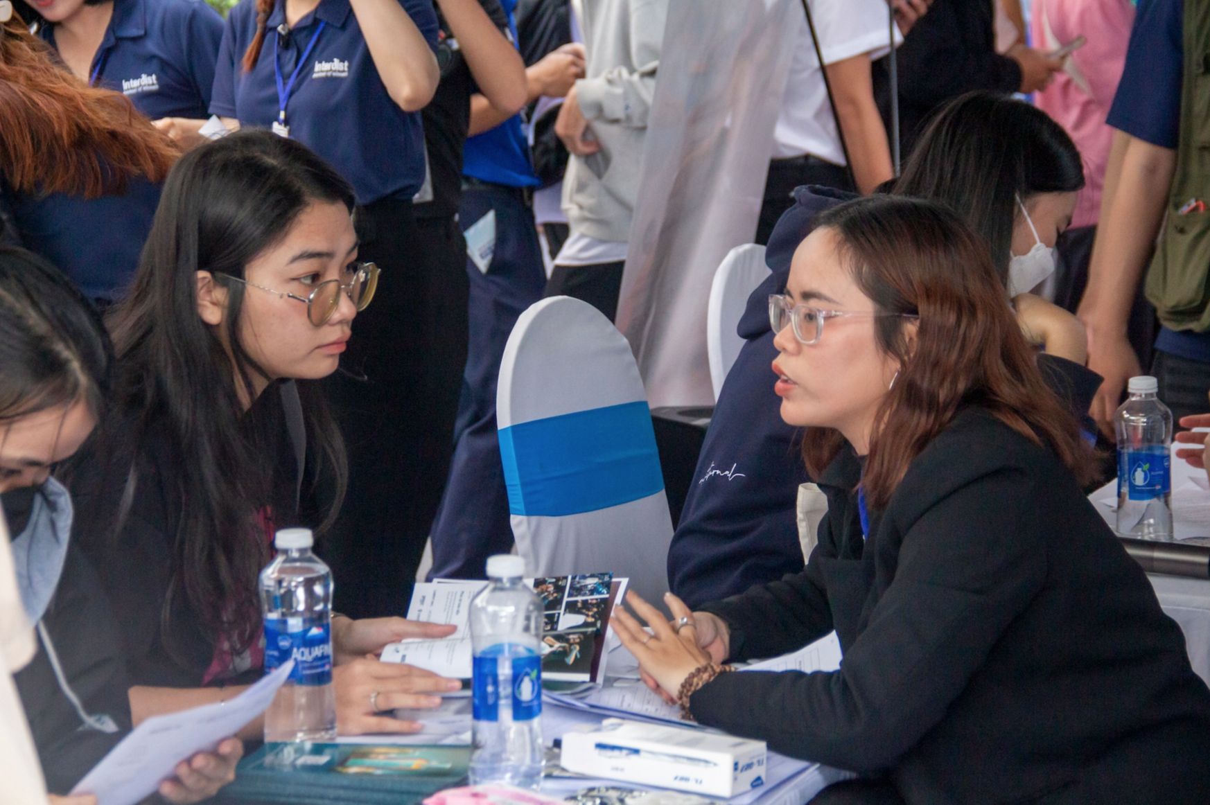 Sinh viên mới ra trường ngày càng khó tìm việc- Ảnh 1. Sinh viên mới ra trường ngày càng khó tìm việc- Ảnh 1.