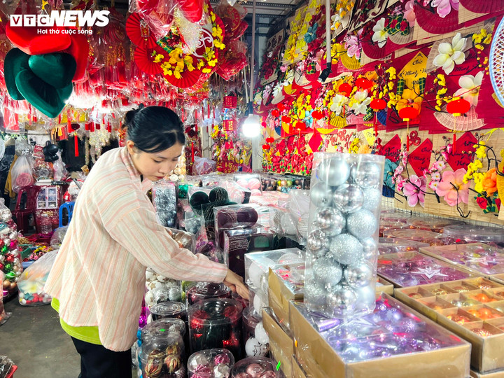 Sắm Tết B&iacute;nh Ngọ: Sức mua kh&ocirc;ng giảm, người ti&ecirc;u d&ugrave;ng đổi c&aacute;ch chi ti&ecirc;u- Ảnh 1.