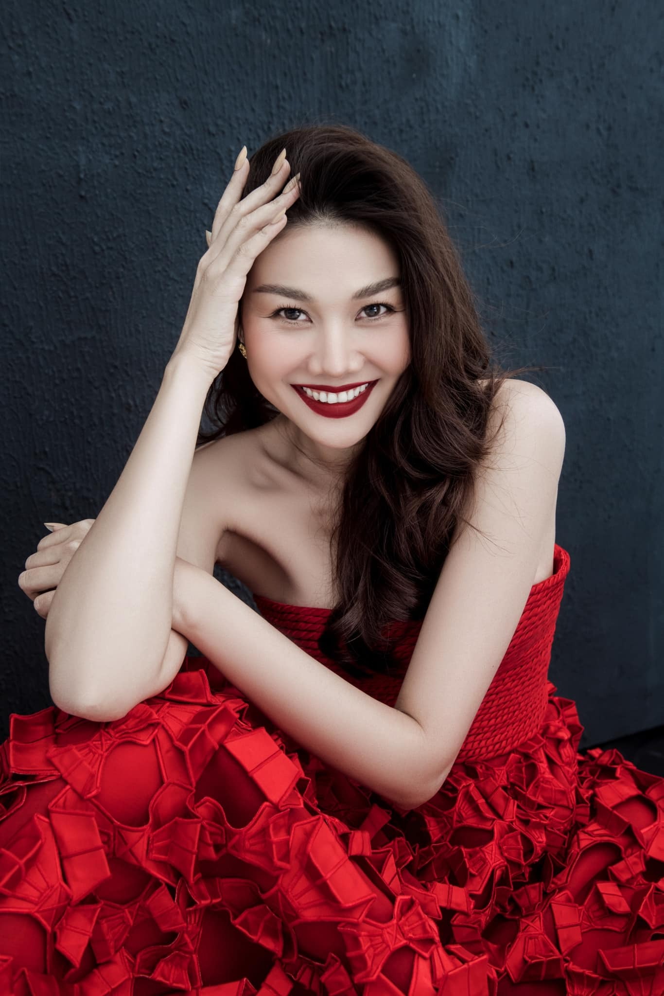 Sao Việt đ&oacute;n Gi&aacute;ng sinh: Decor kh&ocirc;ng gian như cổ t&iacute;ch, ri&ecirc;ng nh&agrave; Jun Phạm qu&aacute; chữa l&agrave;nh- Ảnh 1.