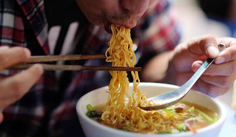 B&aacute;c sĩ 50 năm nghi&ecirc;n cứu về ung thư chỉ r&otilde;: Th&agrave; nhịn đ&oacute;i c&ograve;n hơn ăn 4 m&oacute;n n&agrave;y- Ảnh 2.