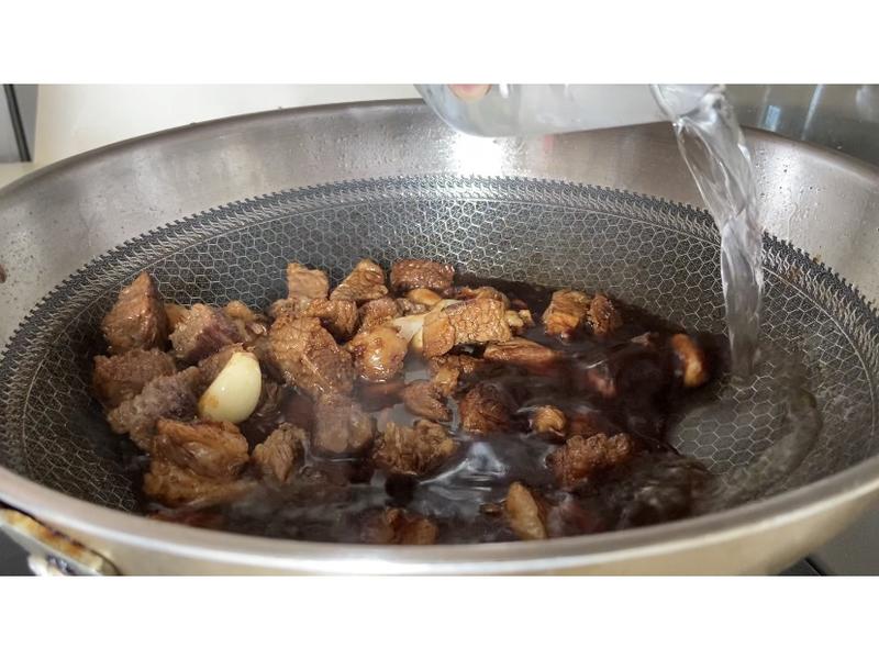 Bữa cơm m&ugrave;a đ&ocirc;ng, khuy&ecirc;n bạn n&ecirc;n ăn 4 m&oacute;n 