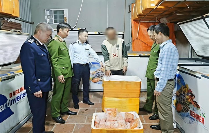 Ph&aacute;t hiện 7 tạ trứng non, nầm lợn tr&ocirc;i nổi chuẩn bị tuồn v&agrave;o qu&aacute;n ăn ở Bắc Ninh- Ảnh 1.