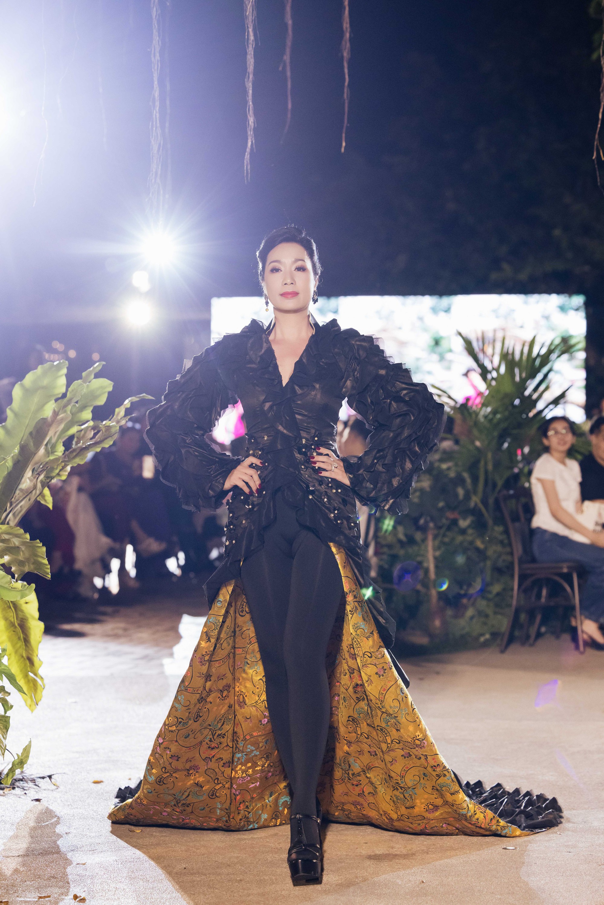 Hoa hậu H&agrave; Kiều Anh, NS Th&agrave;nh Lộc c&ugrave;ng d&agrave;n sao hội tụ tại sự kiện đặc biệt, 