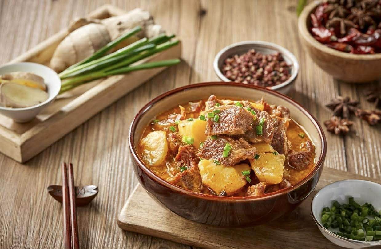 Bữa cơm m&ugrave;a đ&ocirc;ng, khuy&ecirc;n bạn n&ecirc;n ăn 4 m&oacute;n 