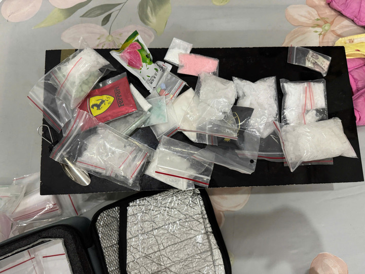 N&eacute;m vali chứa ma t&uacute;y v&agrave;o sau nh&agrave; nguy&ecirc;n b&iacute; thư x&atilde; để che giấu tội cho con rể- Ảnh 1.