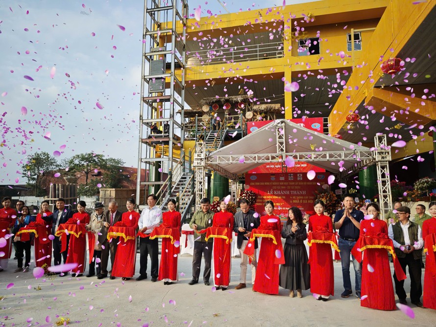 Đại gia "Đường bia" đề xuất m&ocirc; h&igrave;nh dưới l&agrave; đường sắt tốc độ cao, tr&ecirc;n x&acirc;y nh&agrave; ở x&atilde; hội tại tuyến metro H&ograve;a Lạc - Văn Cao, Nh&agrave; nước chỉ cần bỏ ra 1 USD- Ảnh 2.