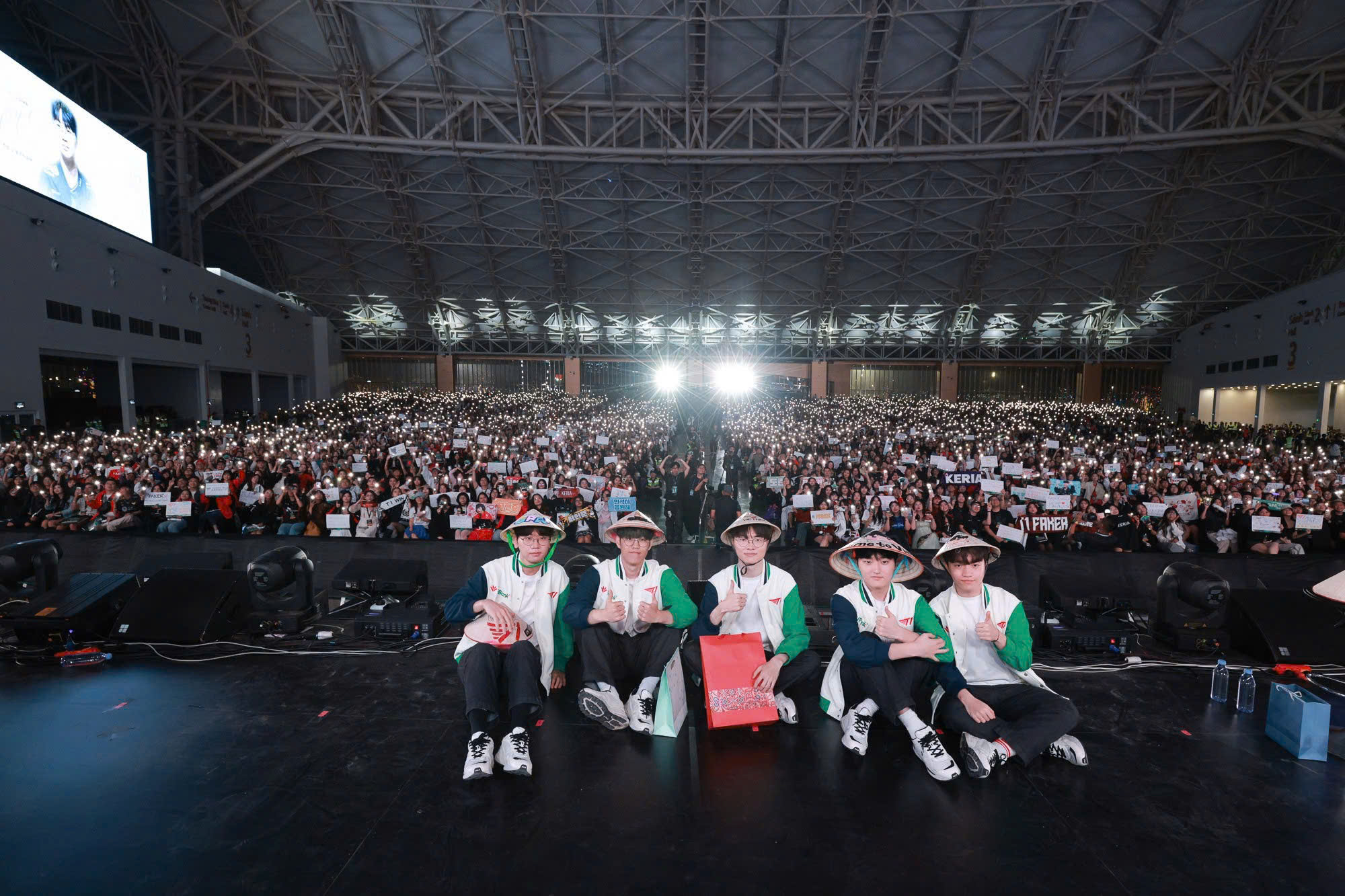 Fan meeting T1 tại Việt Nam: Sự kiện ho&agrave;nh tr&aacute;ng nhưng nhiều tranh c&atilde;i, ban tổ chức n&oacute;i g&igrave;?- Ảnh 1.