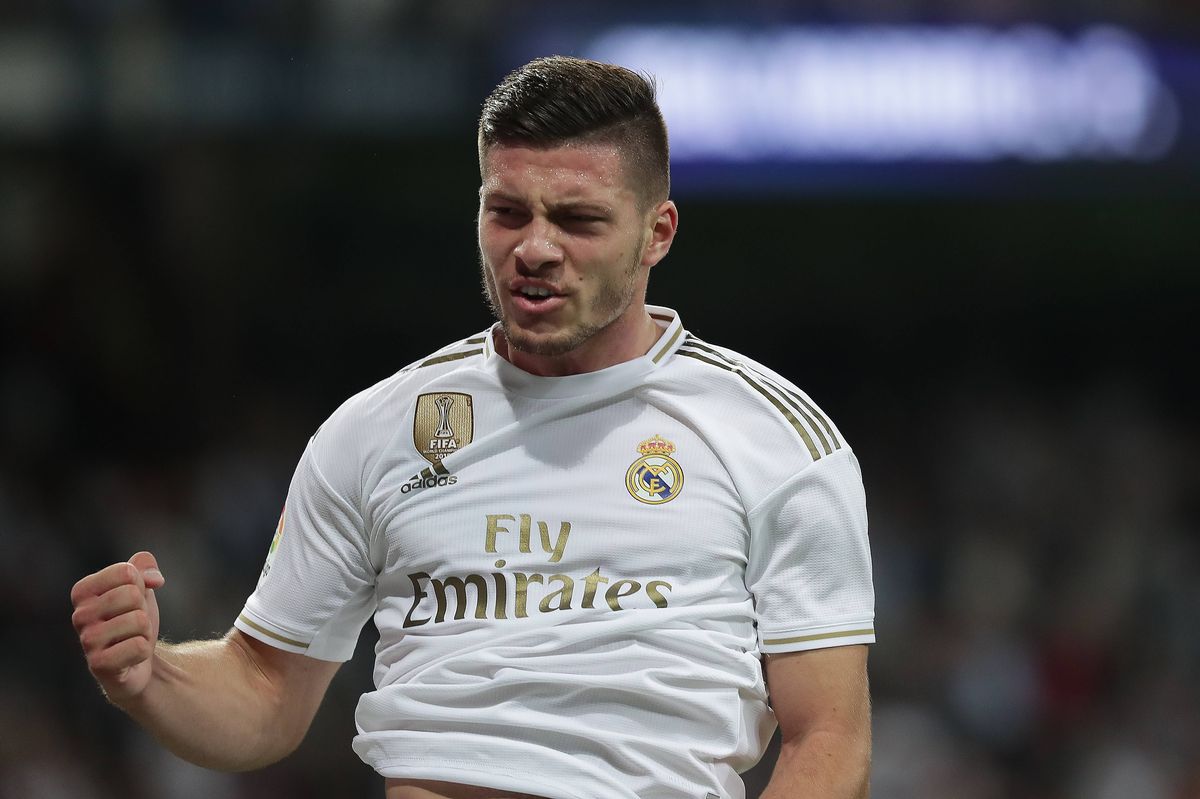 Ng&ocirc;i sao b&oacute;ng đ&aacute; liều lĩnh gặp bạn g&aacute;i n&oacute;ng bỏng bất chấp nguy cơ ngồi t&ugrave;, nguy&ecirc;n nh&acirc;n khiến c&ocirc;ng ch&uacute;ng phẫn nộ- Ảnh 1.