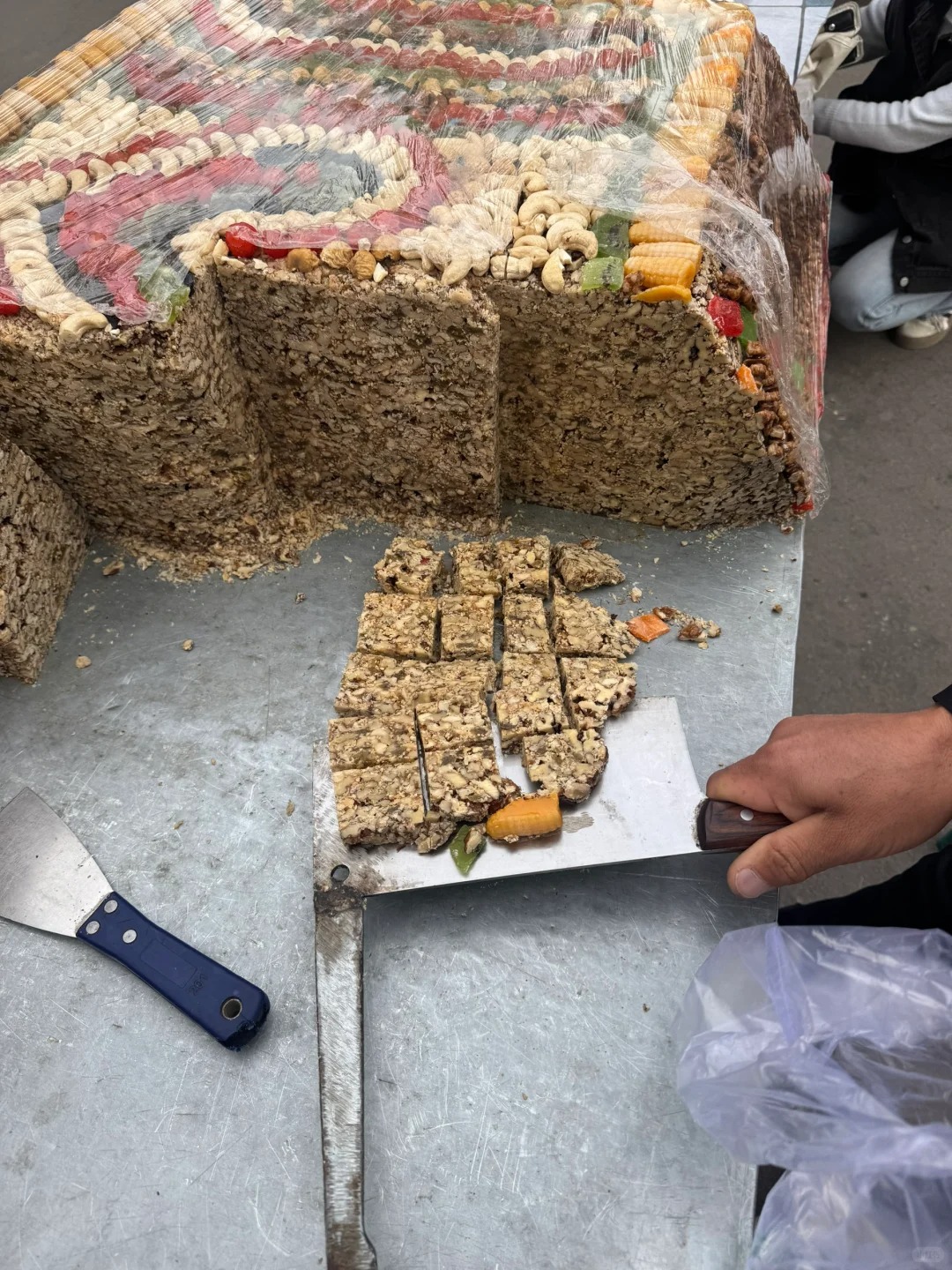 Sự thật về loại b&aacute;nh "s&aacute;t thủ v&iacute; tiền" nh&igrave;n đẹp như tranh, cắt một miếng "bay" ngay tiền triệu, kh&aacute;ch du lịch ngậm đắng nuốt cay- Ảnh 4.