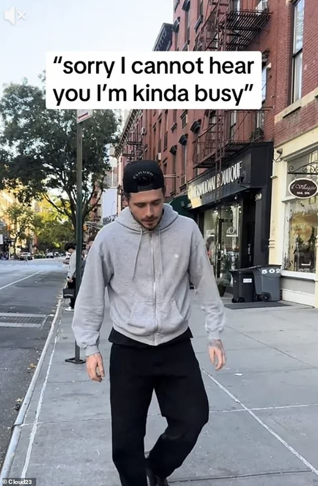 Tiểu thư Harper cặm cụi viết điều ước khi anh trai 