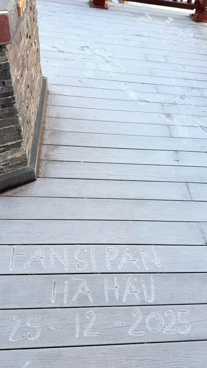 S&aacute;ng nay: Fansipan đ&atilde; phủ trắng băng tuyết, đ&ecirc;m Noel chỉ c&ograve;n 1 độ C- Ảnh 10.