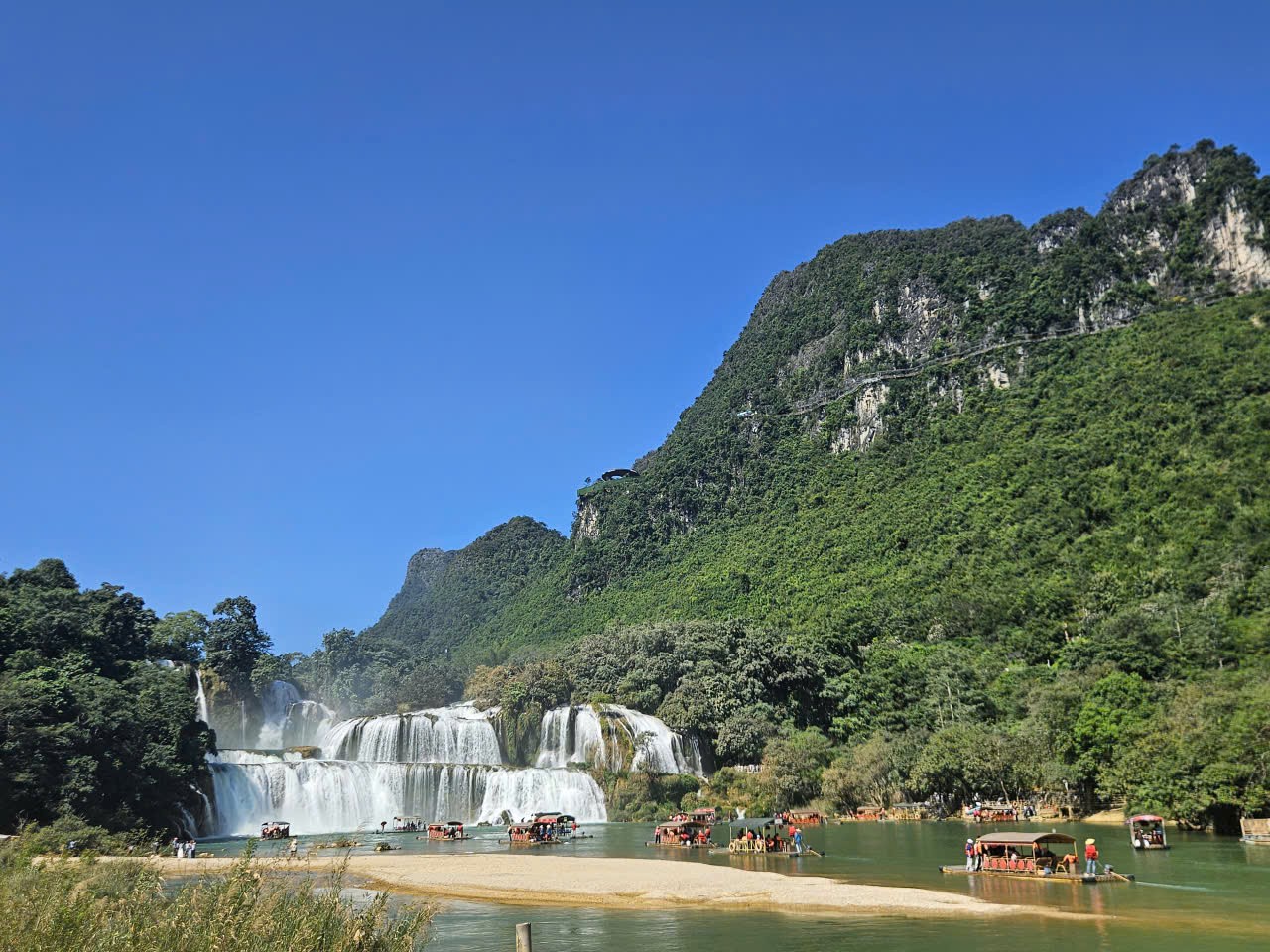 Du lịch nội địa l&ecirc;n ng&ocirc;i- Ảnh 1.