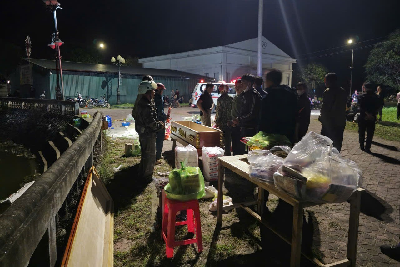 Hai học sinh lớp 8 tử vong khi c&acirc;u c&aacute;- Ảnh 2.