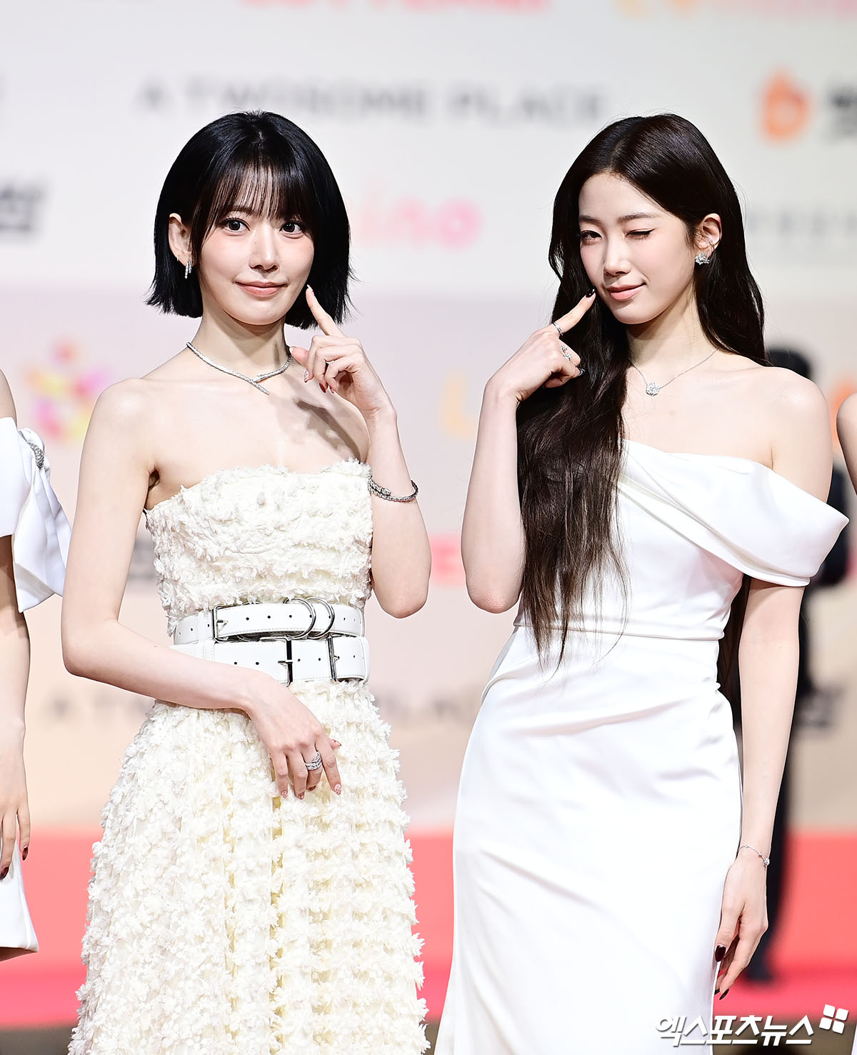 Thảm đỏ hot nhất Gi&aacute;ng sinh 2025: Jang Won Young h&oacute;a thi&ecirc;n thần, Winter (aespa) vất vả che dấu ấn t&igrave;nh y&ecirc;u với Jungkook (BTS)- Ảnh 18.