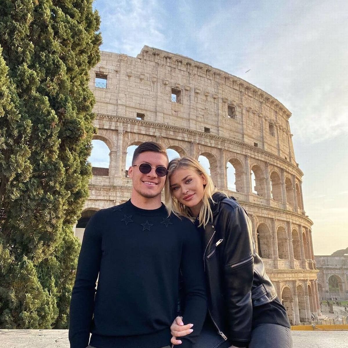 Ng&ocirc;i sao b&oacute;ng đ&aacute; liều lĩnh gặp bạn g&aacute;i n&oacute;ng bỏng bất chấp nguy cơ ngồi t&ugrave;, nguy&ecirc;n nh&acirc;n khiến c&ocirc;ng ch&uacute;ng phẫn nộ- Ảnh 3.