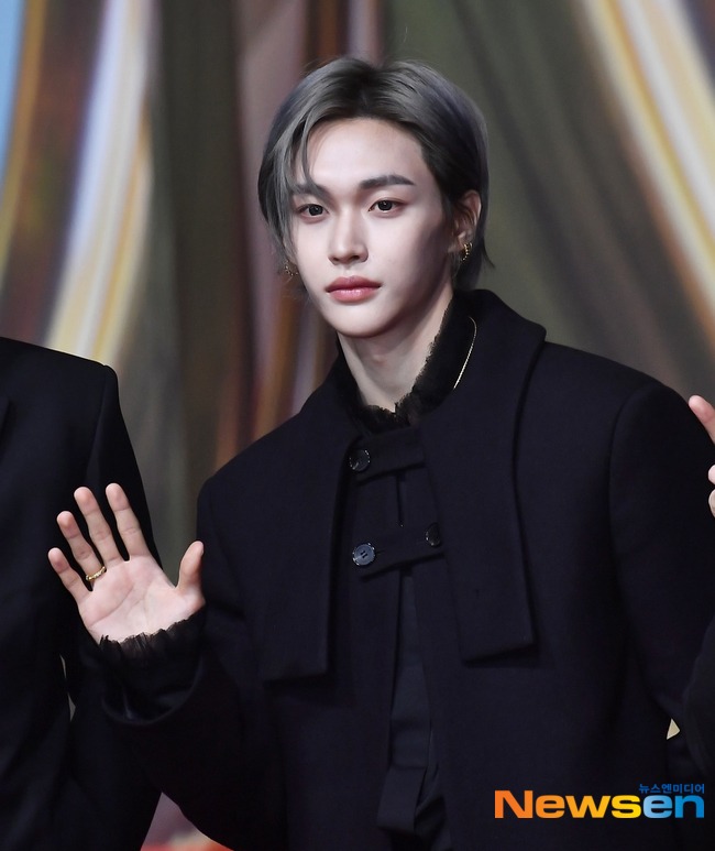 Thảm đỏ hot nhất Gi&aacute;ng sinh 2025: Jang Won Young h&oacute;a thi&ecirc;n thần, Winter (aespa) vất vả che dấu ấn t&igrave;nh y&ecirc;u với Jungkook (BTS)- Ảnh 35.