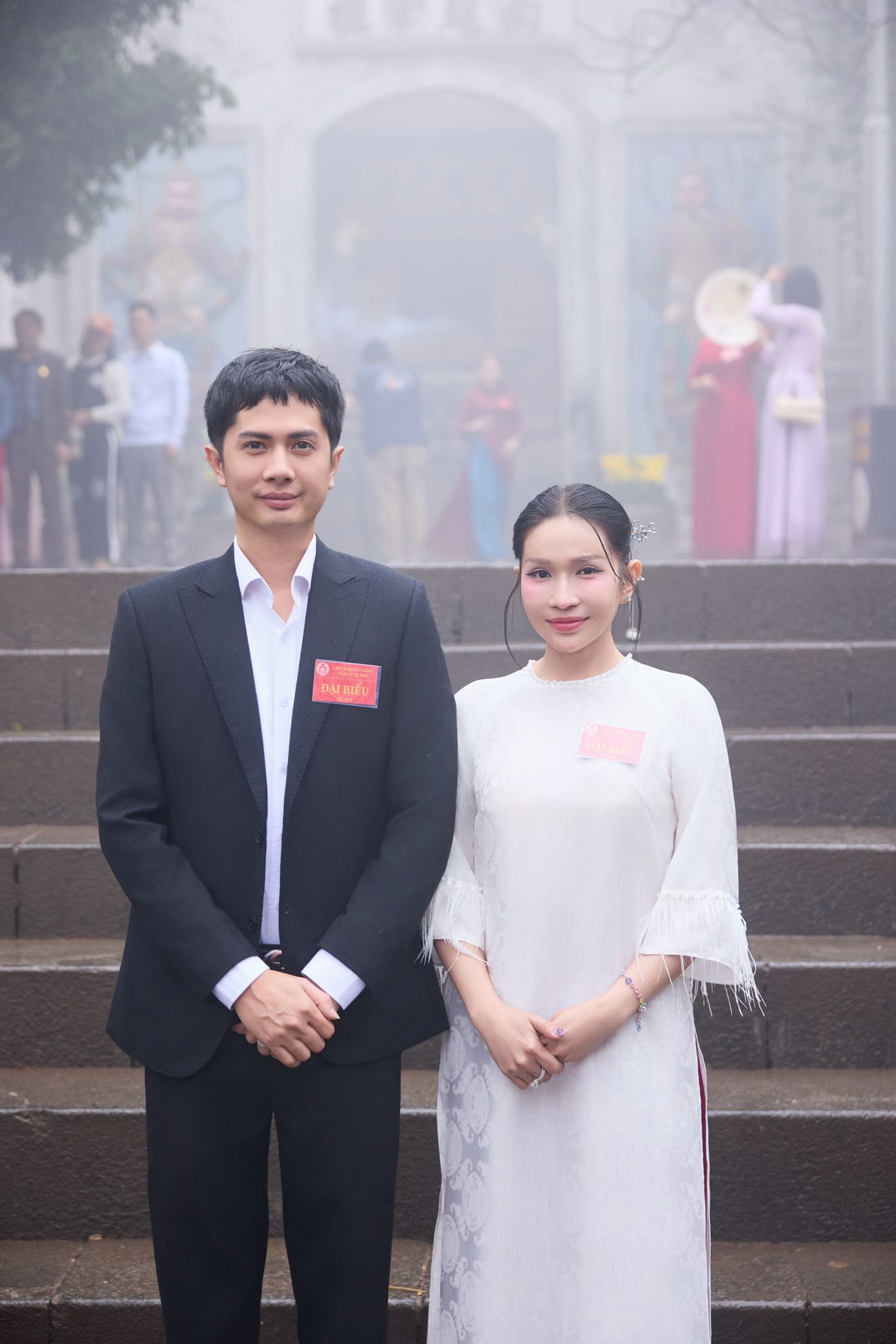 Cặp diễn vi&ecirc;n Vbiz mượn đ&ecirc;m Gi&aacute;ng sinh để c&ocirc;ng khai chuyện hẹn h&ograve;?- Ảnh 2.