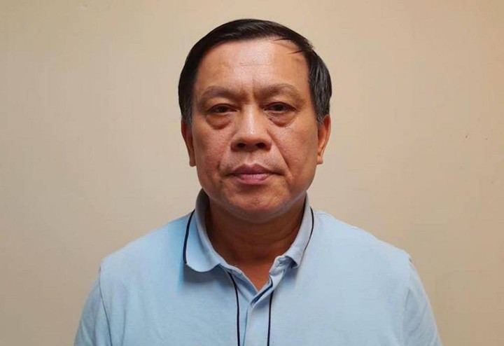 Thu giữ 25 phong b&igrave; tiền tỷ đề t&ecirc;n doanh nghiệp tại nơi l&agrave;m việc của cựu Thứ trưởng Nguyễn B&aacute; Hoan- Ảnh 1.