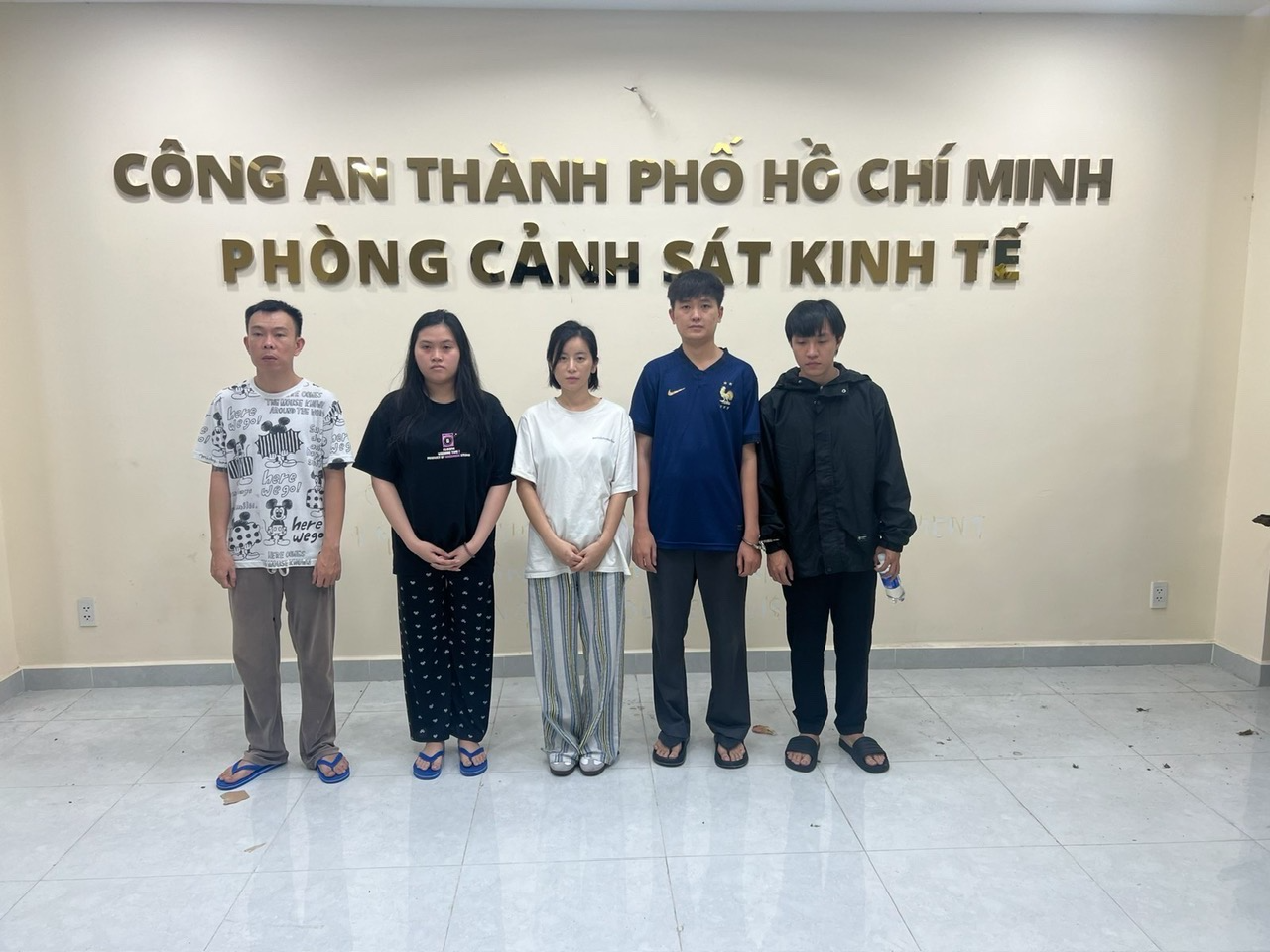 H&agrave;ng loạt doanh nh&acirc;n bị bắt, 2 "chiến thần" l&atilde;nh &aacute;n t&ugrave; v&agrave; những idol mạng vướng v&ograve;ng lao l&yacute; năm 2025- Ảnh 6.