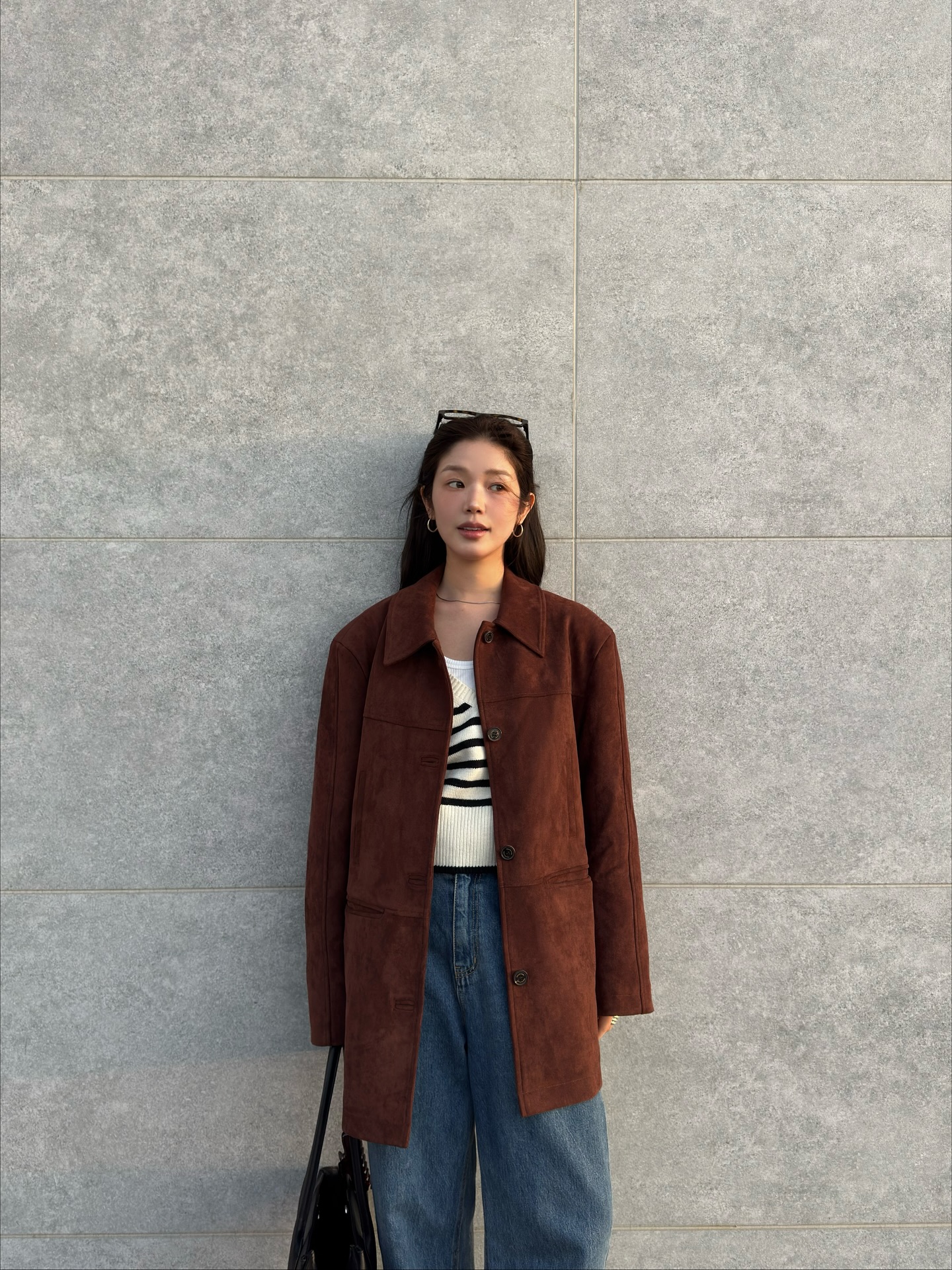 Trời chuyển lạnh, chị em phải diện ngay combo &aacute;o len v&agrave; quần jeans với 5 c&aacute;ch kết hợp si&ecirc;u hack tuổi- Ảnh 3.