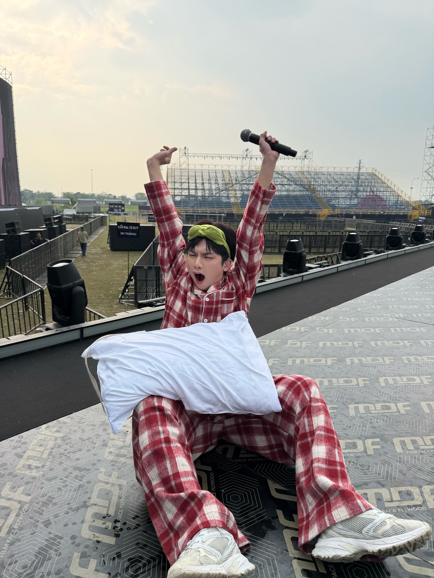 Buổi tổng duyệt "bất ổn" trước thềm concert Anh Trai Say Hi: &Aacute; qu&acirc;n th&igrave; "đội b&agrave;n", Avatar chạy nh&ocirc;ng nh&ocirc;ng tr&ecirc;n s&acirc;n khấu- Ảnh 13.