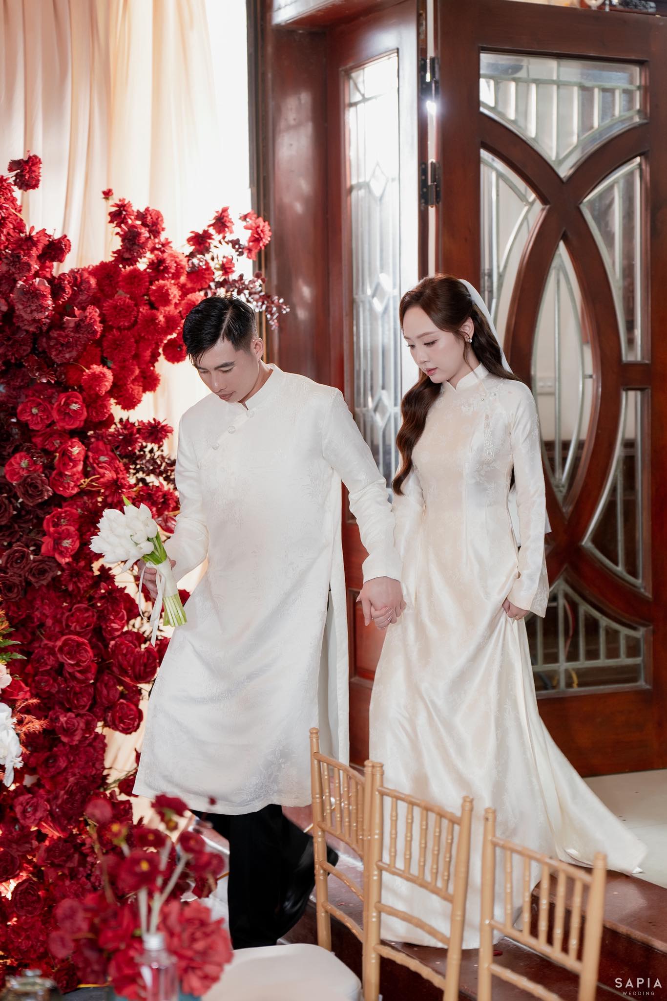 Thủ m&ocirc;n U23 Việt Nam l&agrave;m lễ ăn hỏi thạc sĩ hơn 3 tuổi, visual c&ocirc; d&acirc;u s&aacute;ng bừng, chuẩn 