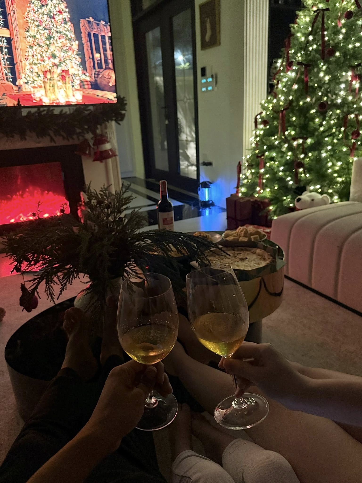 Bộ ảnh gi&aacute;ng sinh đẹp lung linh nh&agrave; Quế Ngọc Hải, ngắm biệt thự lộng lẫy nh&agrave; Th&agrave;nh Chung mới cho&aacute;ng- Ảnh 4.