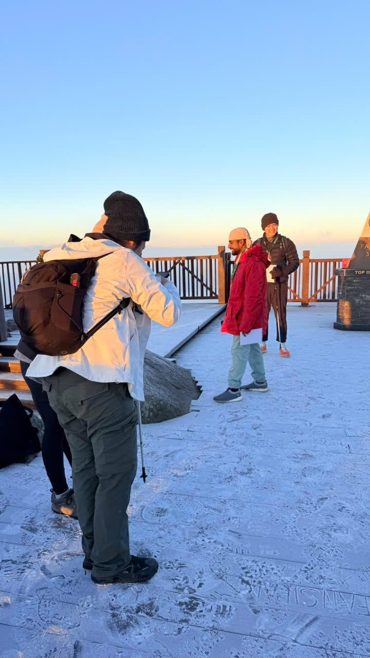 Ngo&agrave;i Fansipan, đ&acirc;y l&agrave; nơi lạnh kh&ocirc;ng k&eacute;m ở miền Bắc h&ocirc;m nay: Cũng l&agrave; n&uacute;i, nhiều năm c&oacute; băng gi&aacute;, tuyết- Ảnh 5.