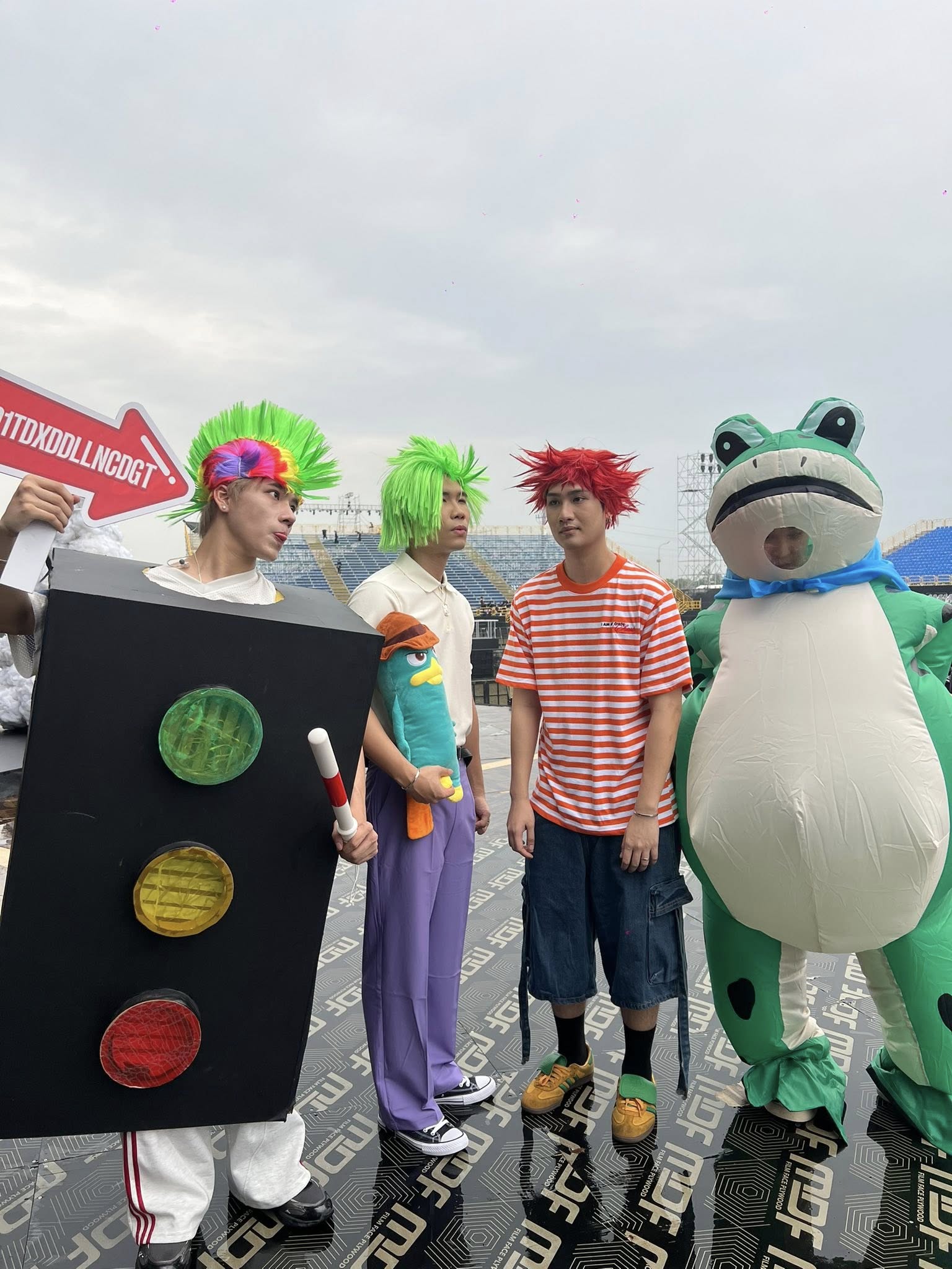 Buổi tổng duyệt "bất ổn" trước thềm concert Anh Trai Say Hi: &Aacute; qu&acirc;n th&igrave; "đội b&agrave;n", Avatar chạy nh&ocirc;ng nh&ocirc;ng tr&ecirc;n s&acirc;n khấu- Ảnh 6.