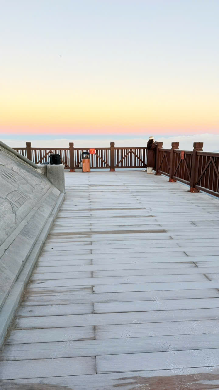 S&aacute;ng nay: Fansipan đ&atilde; phủ trắng băng tuyết, đ&ecirc;m Noel chỉ c&ograve;n 1 độ C- Ảnh 7.