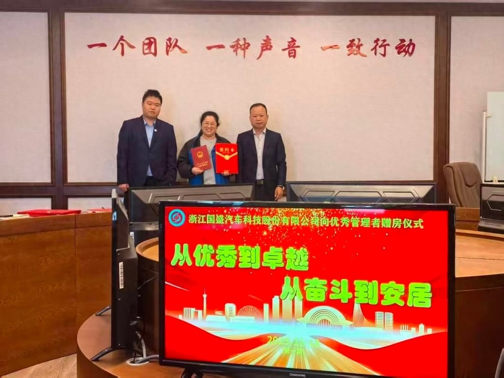 C&ocirc;ng ty "nh&agrave; người ta" tặng h&agrave;ng chục căn hộ cho nh&acirc;n vi&ecirc;n- Ảnh 1.