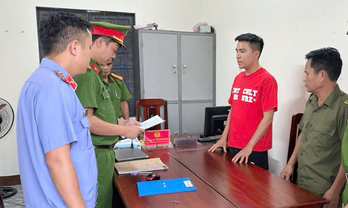 H&agrave;ng loạt doanh nh&acirc;n bị bắt, 2 "chiến thần" l&atilde;nh &aacute;n t&ugrave; v&agrave; những idol mạng vướng v&ograve;ng lao l&yacute; năm 2025- Ảnh 3.